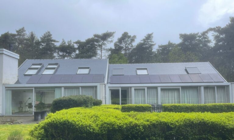 Zonnepanelen op leien met thuisbatterij Kapellen – realisatie Klimatisatie Heirbaut